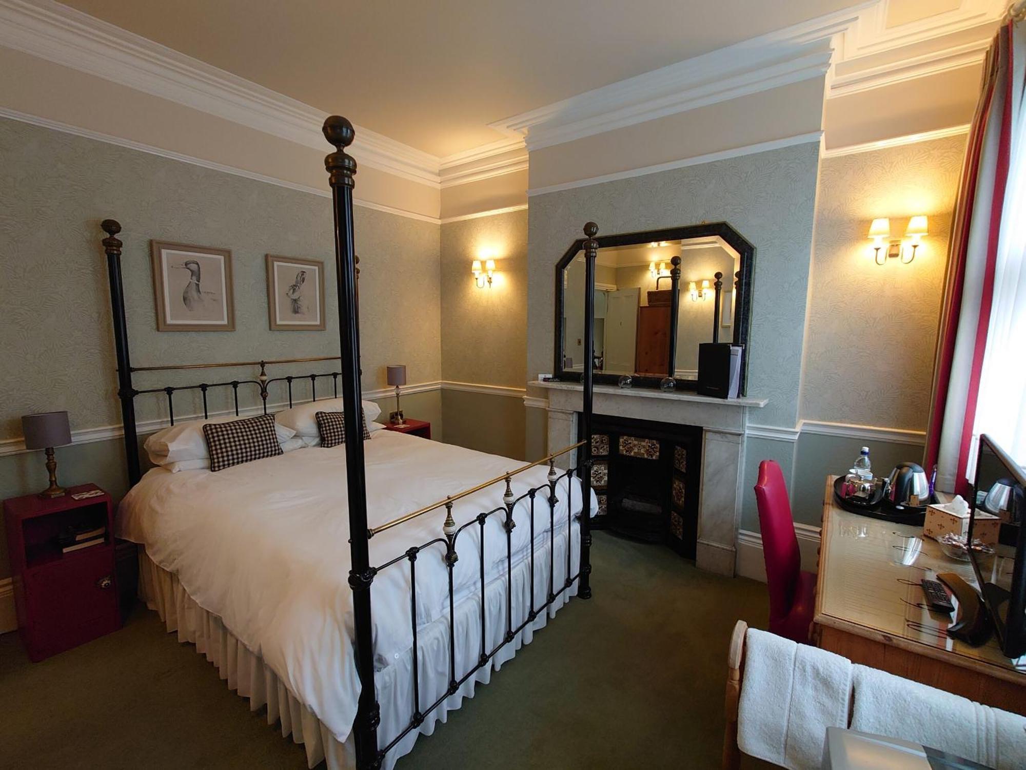 Yorke Lodge Bed And Breakfast Canterbury Exterior photo